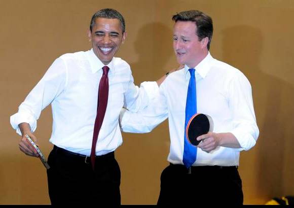 Reuters - Los Obama tuvieron una reuni&#243;n informal con el primer ministro, David Cameron, y su esposa, Samantha.