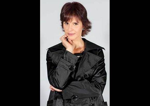 CORTES&#205;A CANAL CARACOL - Marcela Agudelo es Marcela Bufano, m&#233;dica especializada en ginecolog&#237;a y obstetricia. Es muy buena en su trabajo, pero no es la mujer m&#225;s atractiva del mundo. De hecho sufre por no ser bonita. No lo admite, pero se siente insegura y vieja.