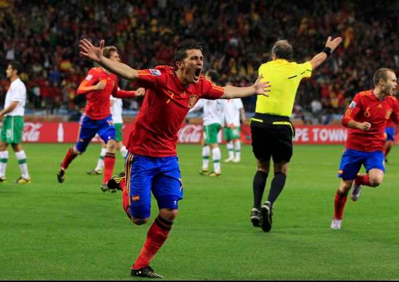 Reuters - La selección española pareció recuperar la memoria este martes, al mostrar pasajes del exquisito juego que le permitió ganar la Eurocopa hace dos años en la victoria 1-0 sobre Portugal en los octavos de final del Mundial.