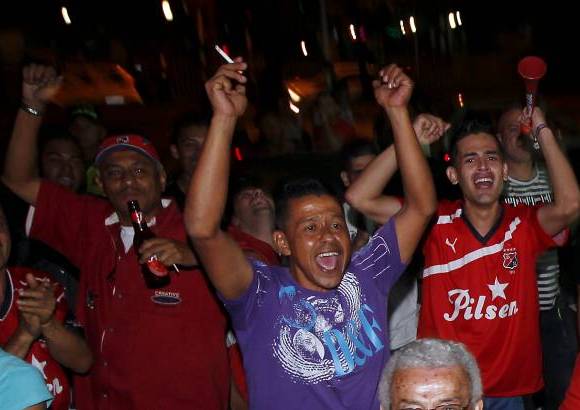 Julio C&#233;sar Herrera - Millonarios alcanz&#243; la estrella 14 al superar en la gran final de la Liga Postob&#243;n II-2012 al Independiente Medell&#237;n. Dram&#225;tica definici&#243;n desde los penaltis despu&#233;s de empatar 0-0 en la ida y 1-1 este domingo.
