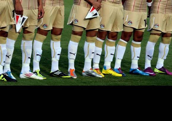 Jaime P&#233;rez - El dorado del uniforme de Egipto contrast&#243; con los guayos de colores de los faraones. Todas las tonalidades, menos el tradicional negro.