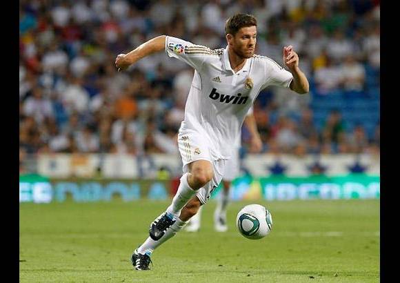 Cortes&#237;a - Xabi Alonso tambi&#233;n hizo m&#233;ritos para pertenecer al once de los mejores del mundo.