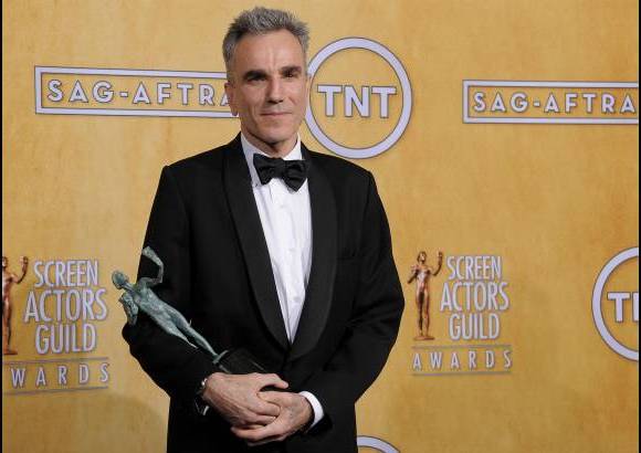 FOTO AP - Daniel Day-Lewis se llev&#243; el galard&#243;n de mejor actor, tal y como estaba previsto, por su papel de Lincoln.