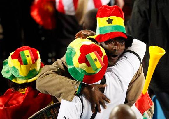 AP - La felicidad de los hinchas del equipo africano.