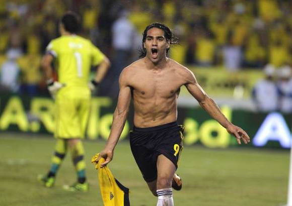 Juan Antonio S&#225;nchez - Falcao celebra en Barranquilla el empate ante Chile que le da la clasificaci&#243;n a Colombia para el Mundial de Brasil 2014.