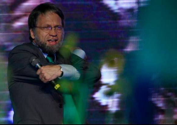 Reuters - Un emotivo discurso dio este domingo el candidato Antanas Mockus, quien disputará la presidencia en segunda vuelta con Juan Manuel Santos.