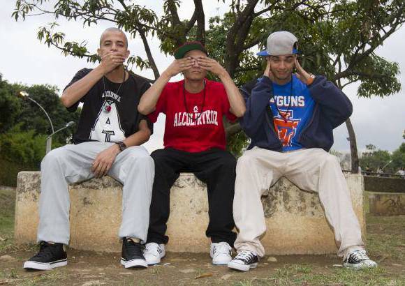 - Desde Aranjuez, comuna 4, la cuna del DJ Fazeta y sus compa&#241;eros MC: Gambeta y Kaztro.