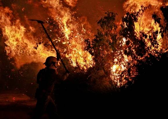 David S&#225;nchez - La deflagraci&#243;n, que comenz&#243; a las 5:10 p.m., alcanz&#243; a preocupar a los residentes aleda&#241;os al cerro, porque seg&#250;n los residentes, las llamas amenazaban seis viviendas y un galp&#243;n con 2.000 gallinas, ubicados cerca a la monta&#241;a.