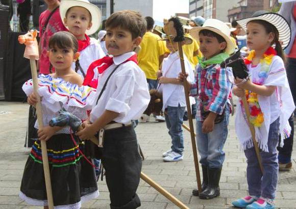 Esteban Vanegas - Este s&#225;bado se realiz&#243; la d&#233;cima tercera versi&#243;n de la Cabalgata Infantil en Caballitos de Palo, un evento de las Feria de las Flores.