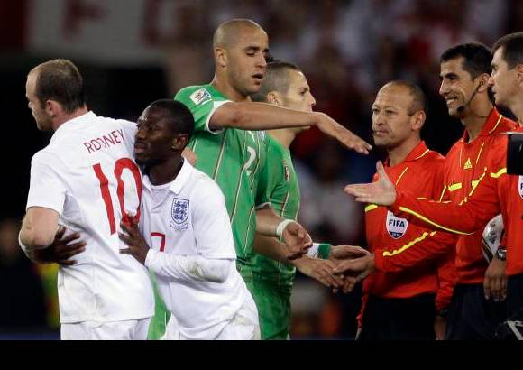 AP - Inglaterra dejó su clasificación a octavos de final del Mundial de fútbol de Sudáfrica dependiendo de los partidos finales.