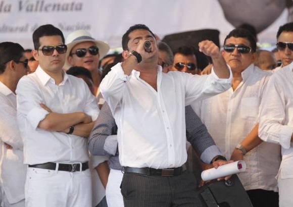 FOTO ALEX HEREIRA - Enviado especial Valledupar - Antes del inicio de la caravana que llev&#243; el cuerpo de Diomedes D&#237;az al cementerio Jardines del Eccehomo, sus hijos, amigos y colegas rindieron un homenaje p&#243;stumo.