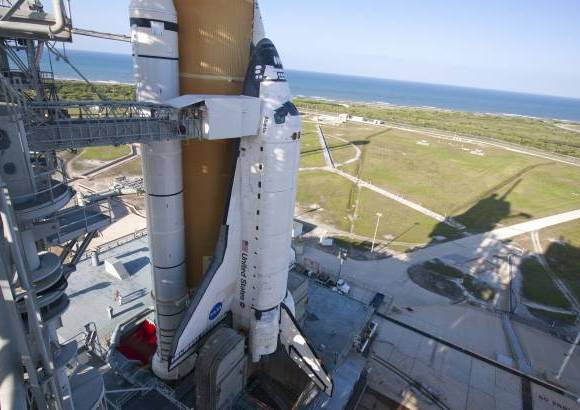 AP - El astronauta Ken Ham comanda una tripulación en la cual todos son veteranos del espacio: el piloto Tony Antonelli, y los especialistas de misión Michael Good, Garrett Reisman, Piers Sellers y Steve Bowen.