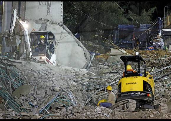 Julio C&#233;sar Herrera - Los trabajos se concentran en el &#225;rea cercana al ascensor y las escaleras, y la zona social del edificio.