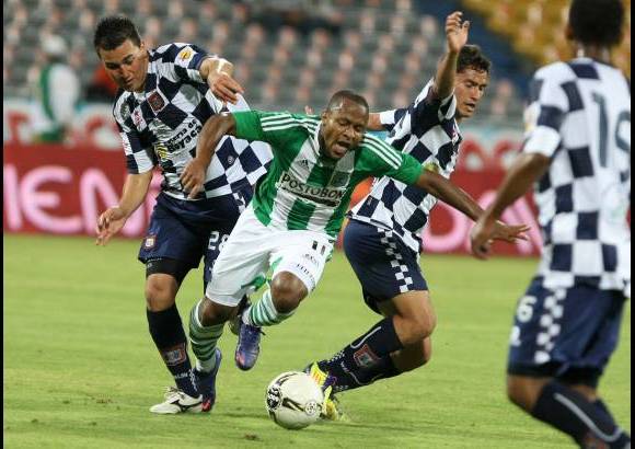 Juan Antonio Sánchez - Nacional mantuvo el control de la pelota a pesar del hombre de menos, tras la expulsión de Cristian Tula.