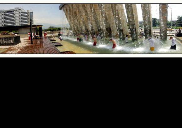 Henry Agudelo - El Parque de los Pies Descalzos es uno de los espacios lúdicos de Medellín, para pasar un buen momento en compañía de la familia, los seres amados o los amigos.