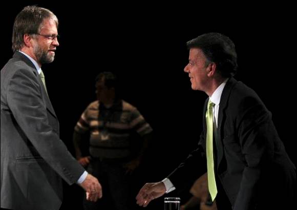 Reuters - Juan Manuel Santos, quien gan&#243; en primera y segunda vuelta, se enfrent&#243; en la &#250;ltima con Antanas Mockus.