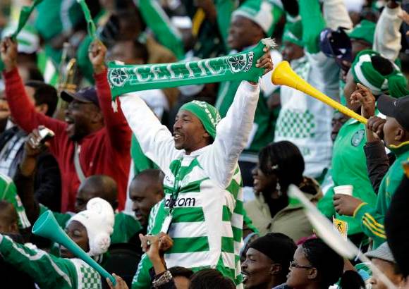 AP - Los hinchas africanos alentaron a su selección, pero sus ánimos no fueron suficientes.