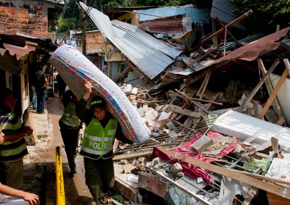 Esteban Vanegas - La emergencia, que oblig&#243; a la evacuaci&#243;n de 20 viviendas por riesgo inminente, se registr&#243; en la calle 58D con carrera 87.