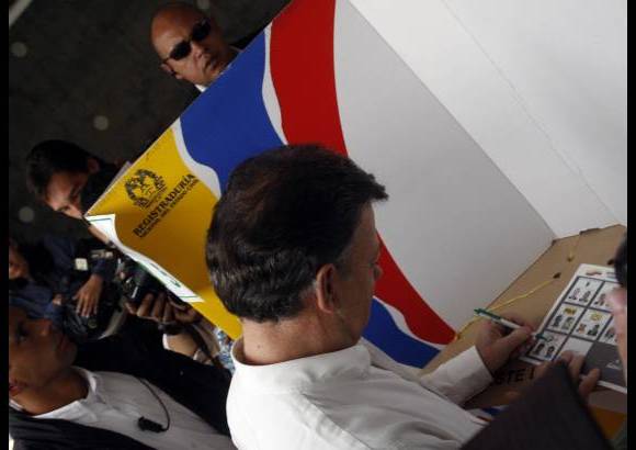 Colprensa - Juan Manuel Santos votó en familia.