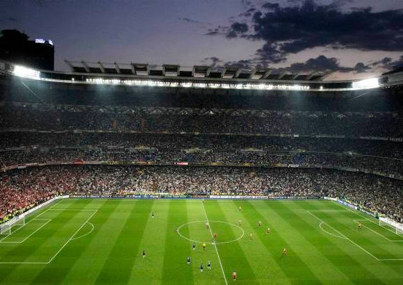 AP - Una impresionante imagen del estadio Santiago Bernabéu, casa del Real Madrid español, donde se jugó la final.