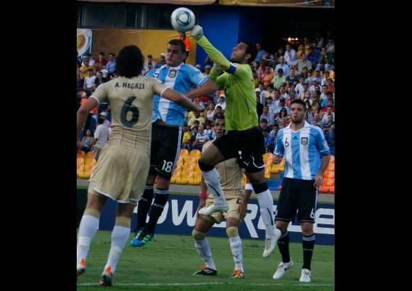 Esteban Vanegas - Argentina se clasific&#243; a los cuartos de final del Mundial sub-20, tras superar por 2-1 a un Egipto que no le hizo el partido nada f&#225;cil en el estadio Atanasio Girardot de Medell&#237;n.