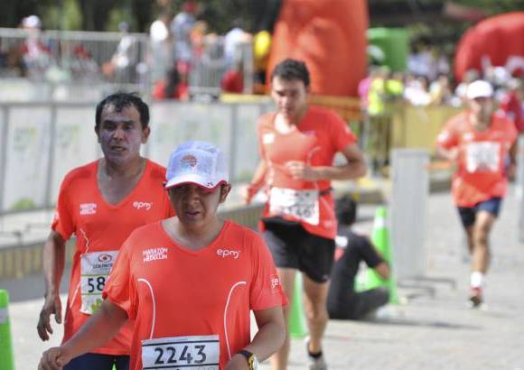Esteban Jaramillo y Sebasti&#225;n Salazar - M&#225;s de 10 mil competidores se dieron cita en esta hist&#243;rica cita deportiva que se corr&#237;a en las modalidades de 5, 10, 21 y 42 kil&#243;metros.