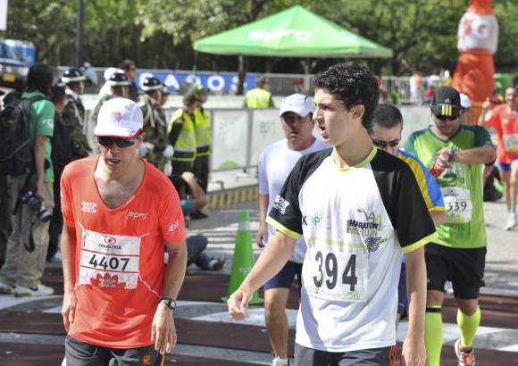 Esteban Jaramillo y Sebasti&#225;n Salazar - M&#225;s de 10 mil competidores se dieron cita en esta hist&#243;rica cita deportiva que se corr&#237;a en las modalidades de 5, 10, 21 y 42 kil&#243;metros.