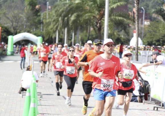 Esteban Jaramillo y Sebasti&#225;n Salazar - M&#225;s de 10 mil competidores se dieron cita en esta hist&#243;rica cita deportiva que se corr&#237;a en las modalidades de 5, 10, 21 y 42 kil&#243;metros.