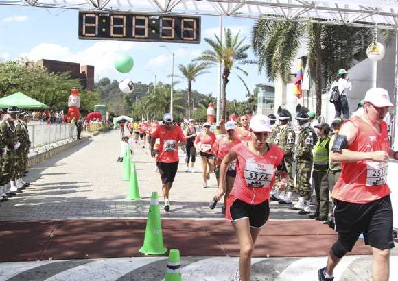 Esteban Jaramillo y Sebasti&#225;n Salazar - M&#225;s de 10 mil competidores se dieron cita en esta hist&#243;rica cita deportiva que se corr&#237;a en las modalidades de 5, 10, 21 y 42 kil&#243;metros.