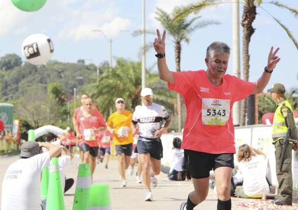 Esteban Jaramillo y Sebasti&#225;n Salazar - M&#225;s de 10 mil competidores se dieron cita en esta hist&#243;rica cita deportiva que se corr&#237;a en las modalidades de 5, 10, 21 y 42 kil&#243;metros.
