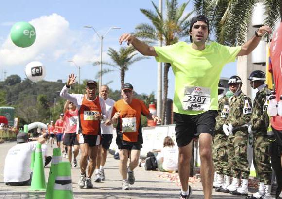 Esteban Jaramillo y Sebasti&#225;n Salazar - M&#225;s de 10 mil competidores se dieron cita en esta hist&#243;rica cita deportiva que se corr&#237;a en las modalidades de 5, 10, 21 y 42 kil&#243;metros.