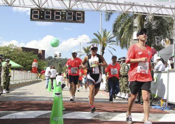 Esteban Jaramillo y Sebasti&#225;n Salazar - M&#225;s de 10 mil competidores se dieron cita en esta hist&#243;rica cita deportiva que se corr&#237;a en las modalidades de 5, 10, 21 y 42 kil&#243;metros.