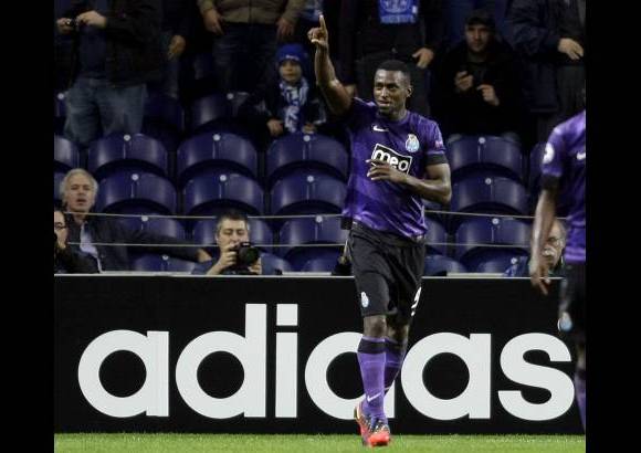 Foto Reuters - Los tantos, un par de buenas definiciones en el cierre de cada uno de los tiempos, fueron los primeros de Chachach&#225; en la Liga, en la que su Porto marcha en la primera ubicaci&#243;n del grupo A, con puntaje perfecto (nueve unidades en tres partidos), y con un pie en la segunda ronda.