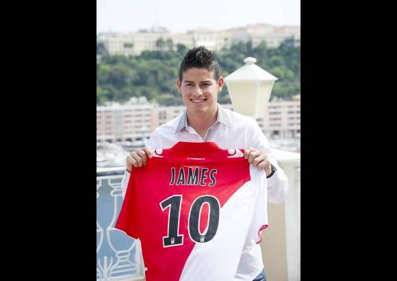 - James Rodr&#237;guez tambien fue presentado, al igual que Moutinho.