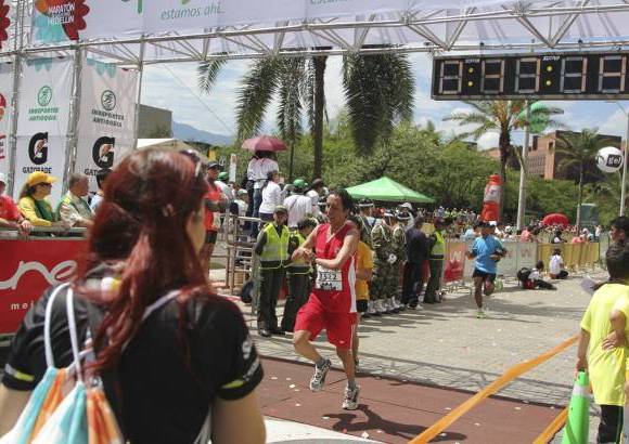Esteban Jaramillo y Sebastián Salazar - Más de 10 mil competidores se dieron cita en esta histórica cita deportiva que se corría en las modalidades de 5, 10, 21 y 42 kilómetros.