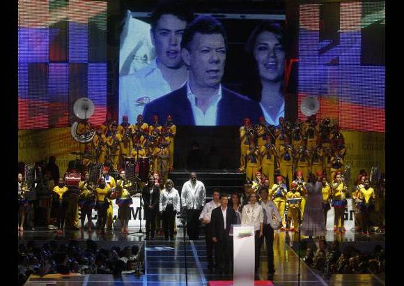 Colprensa - El presidente electo, Juan Manuel Santos, invitó a los gobiernos de Ecuador y Venezuela a "abrir caminos de cooperación hacia el futuro".