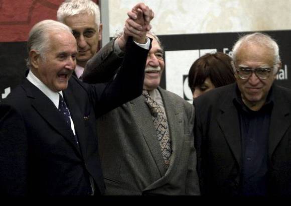 Reuters - En su cuenta de Twitter, el presidente mexicano Felipe Calderón, declaró: Lamento profundamente el fallecimiento de nuestro querido y admirado Carlos Fuentes, escritor y mexicano universal. Descanse en paz.