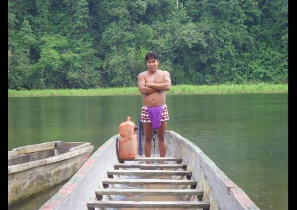 Nelson Matta - El ind&#237;gena ember&#225; Rafael Cham&#237;, tripulante de piragua en el r&#237;o Chagres.