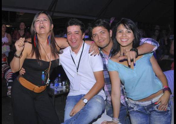 FLA - Luz Aristizábal, James Restrepo, Juan Guillermo Aristizábal y Ana Jaramillo en el Pabellón de los Anfitriones, el 2 de agosto.