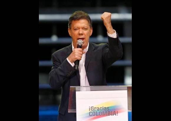 Reuters - Santos enfatizó que mientras las Farc ataquen a Colombia no habrá diálogo.