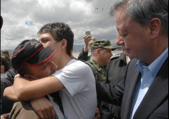Ministerio de Defensa-Javier Casella - El ministro de Defensa, Gabriel Silva Luj&#225;n, destac&#243; el valor de los uniformados para soportar tantos a&#241;os de secuestro.