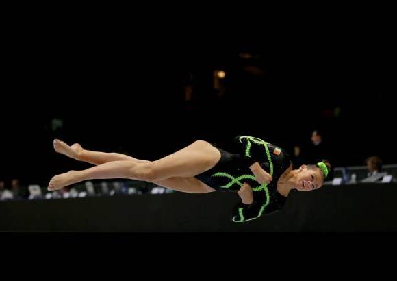 AP - La irlandesa Emma Lunn compite en el Campeonato Mundial de Gimnasia en Amberes, B&#233;lgica.