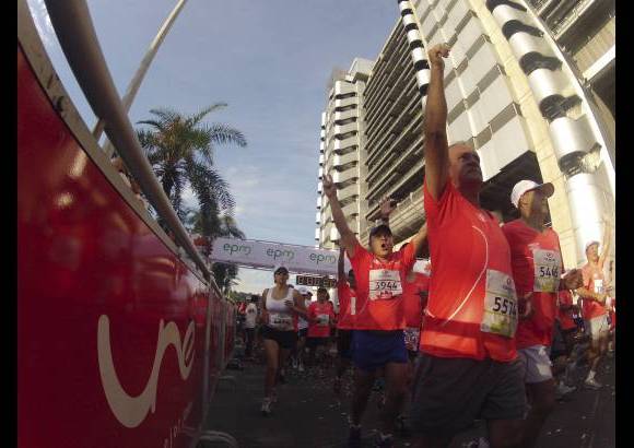 Esteban Jaramillo y Sebastián Salazar - Más de 10 mil competidores se dieron cita en esta histórica cita deportiva que se corría en las modalidades de 5, 10, 21 y 42 kilómetros.