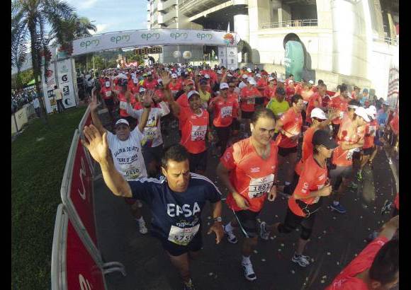 Esteban Jaramillo y Sebastián Salazar - Más de 10 mil competidores se dieron cita en esta histórica cita deportiva que se corría en las modalidades de 5, 10, 21 y 42 kilómetros.