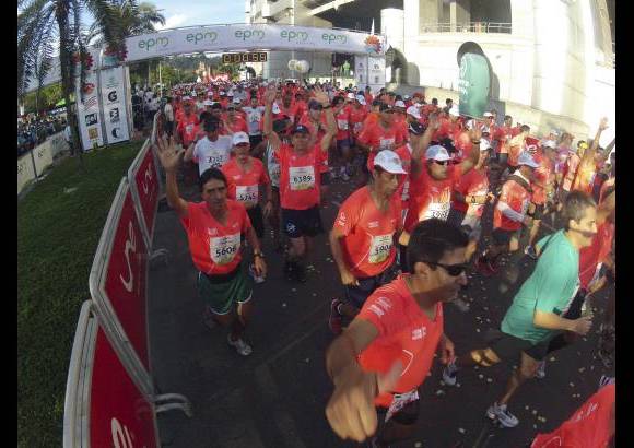 Esteban Jaramillo y Sebastián Salazar - Más de 10 mil competidores se dieron cita en esta histórica cita deportiva que se corría en las modalidades de 5, 10, 21 y 42 kilómetros.