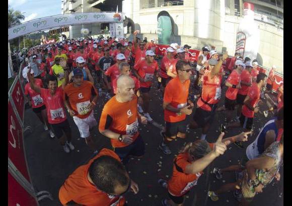 Esteban Jaramillo y Sebastián Salazar - Más de 10 mil competidores se dieron cita en esta histórica cita deportiva que se corría en las modalidades de 5, 10, 21 y 42 kilómetros.