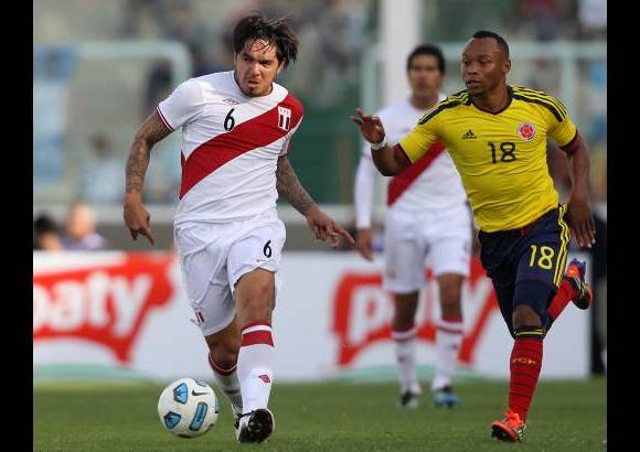 AP - Per&#250; avanz&#243; a las semifinales de la Copa Am&#233;rica con un triunfo 2-0 sobre Colombia.