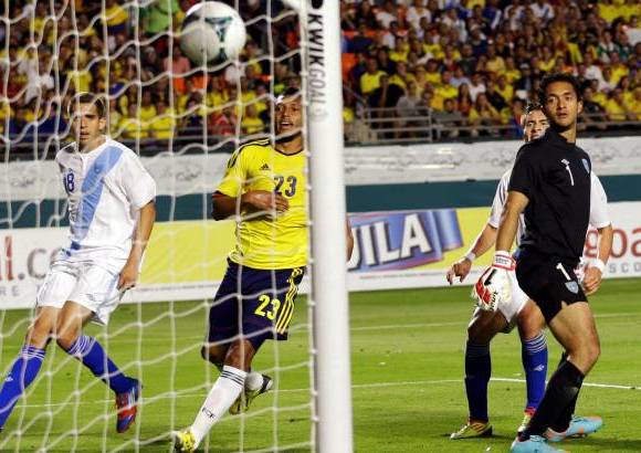 AP - El portero guatemalteco Ricardo Jerez, reciente incorporación de Alianza Petrolera de Colombia, salvó a su selección de un marcador más abultado.