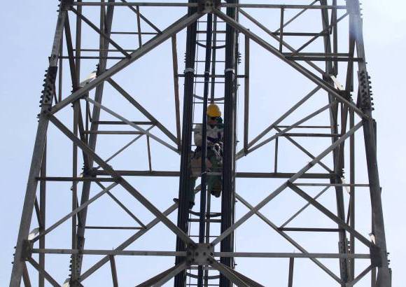 Juan Fernando Cano - También siguen los trabajos para mejorar las luminarias. Tendrán mayor potencia.