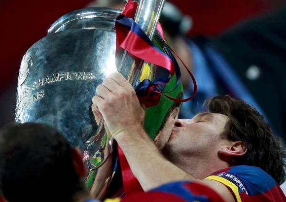 Reuters - A los 69, Villa colocó un disparo muy ajustado a la escuadra izquierda del portero holandés para sentenciar el partido y poner el título en bandeja al Barsa.